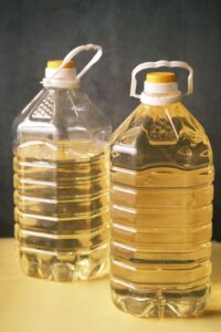 Unlabeled plastic bottles for cooking oil packaging machine lines